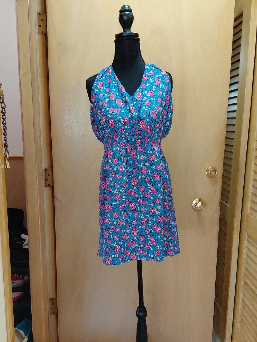 Sleeveless Floral V-Neck Summer Dress in Blue and Pink